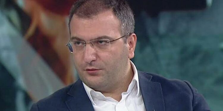 Bayram değil seyran değil: Cem Küçük bunu niye yazdı