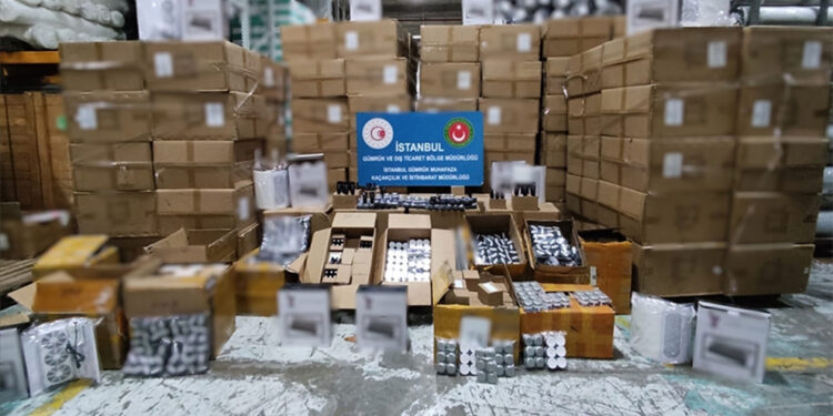 Gümrüklerde yakalanan eşyalar sergilendi: Kaçak bal, saç, tespih ve kamış…