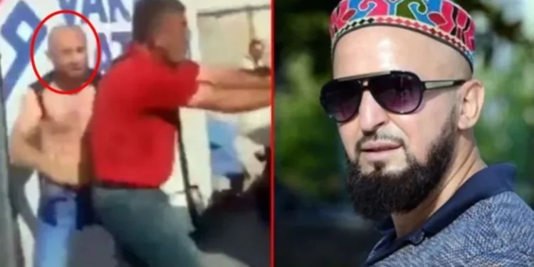 AhsenTV sunucusu Bülent Yapraklıoğlu, Eminönü’nde tekme tokat dövüldü