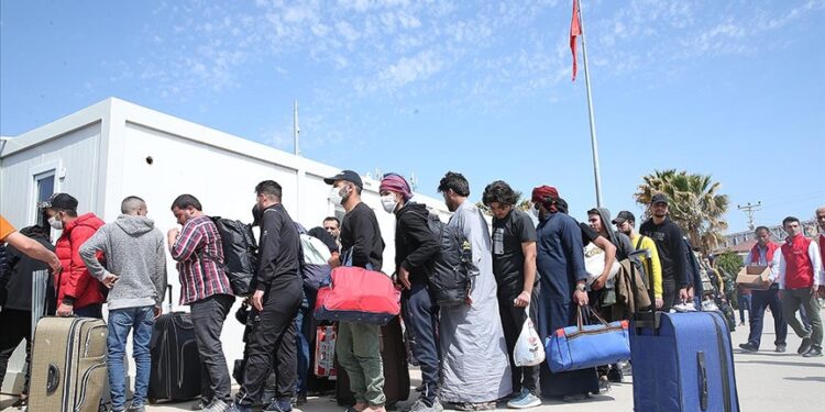 Türkiye geri gönderdiği Suriyeliye 12 bin 250 euro ödeyecek
